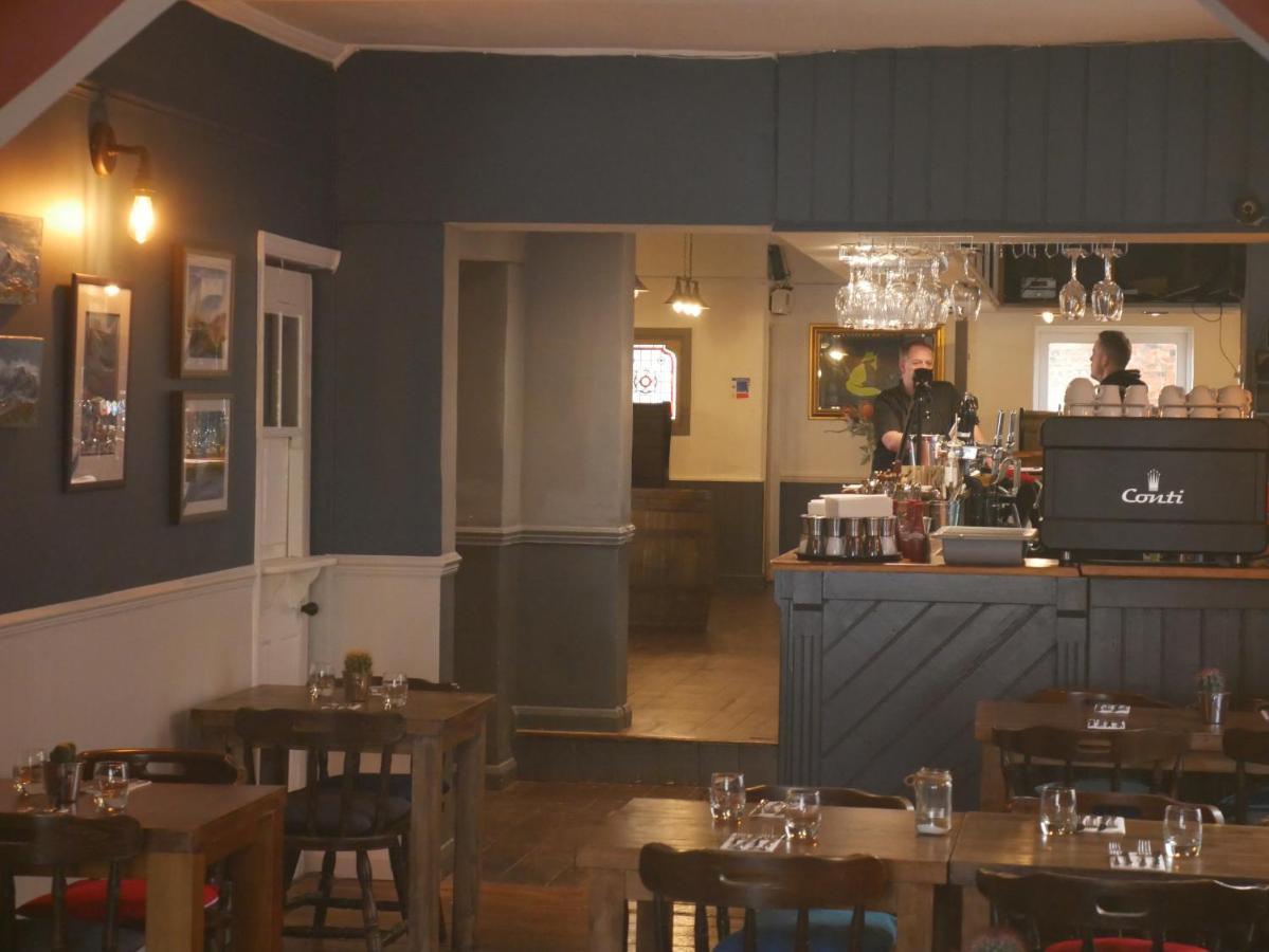 The Fox And Hounds 호텔 휘틀버리 외부 사진