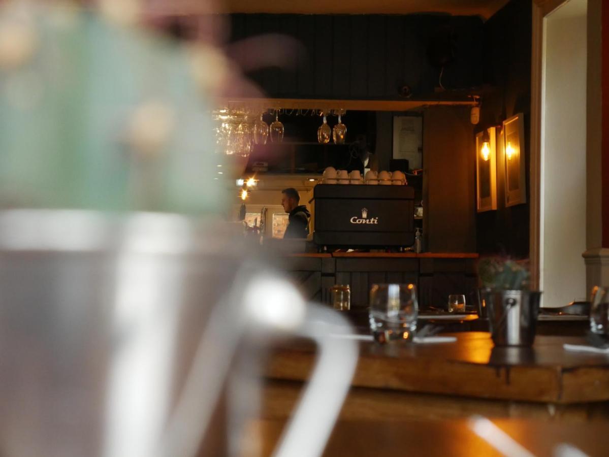 The Fox And Hounds 호텔 휘틀버리 외부 사진