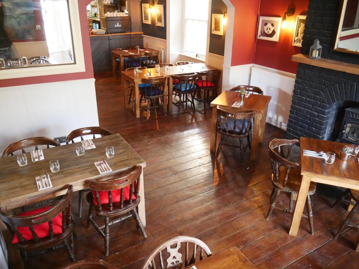 The Fox And Hounds 호텔 휘틀버리 외부 사진